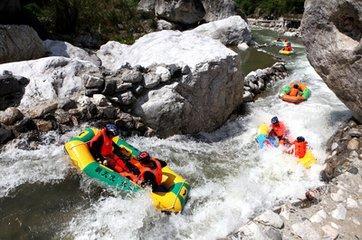 宜昌朝天吼漂流直通車