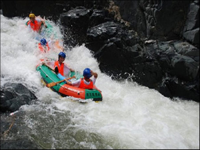 宜昌朝天吼漂流直通車