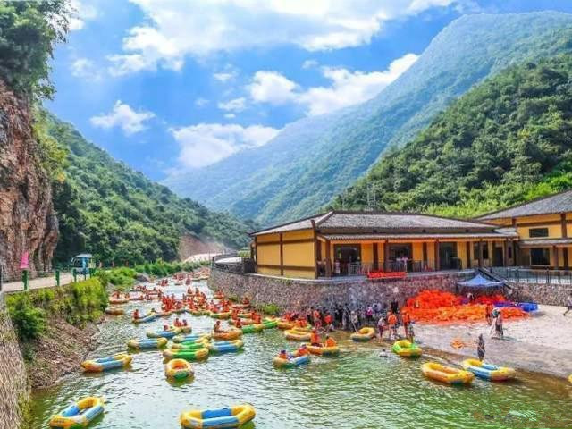 宜昌朝天吼漂流接待中心